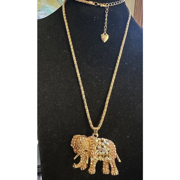 Marked Betsy Johnson Rhinestone Elephant Goldtone Statement Necklace Pendant 28” - Picture 13 of 15